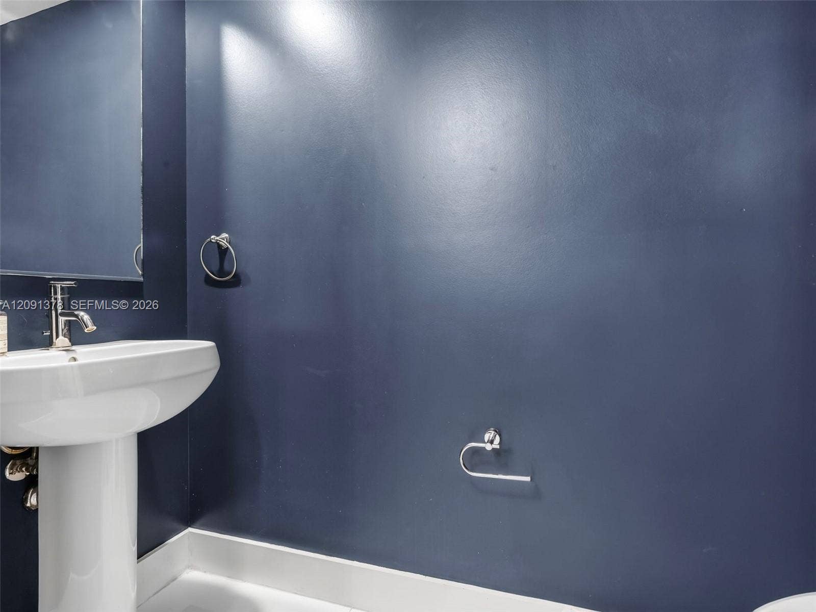 18201 Collins Avenue, #5303, Sunny Isles Beach, FL 33160 half bath