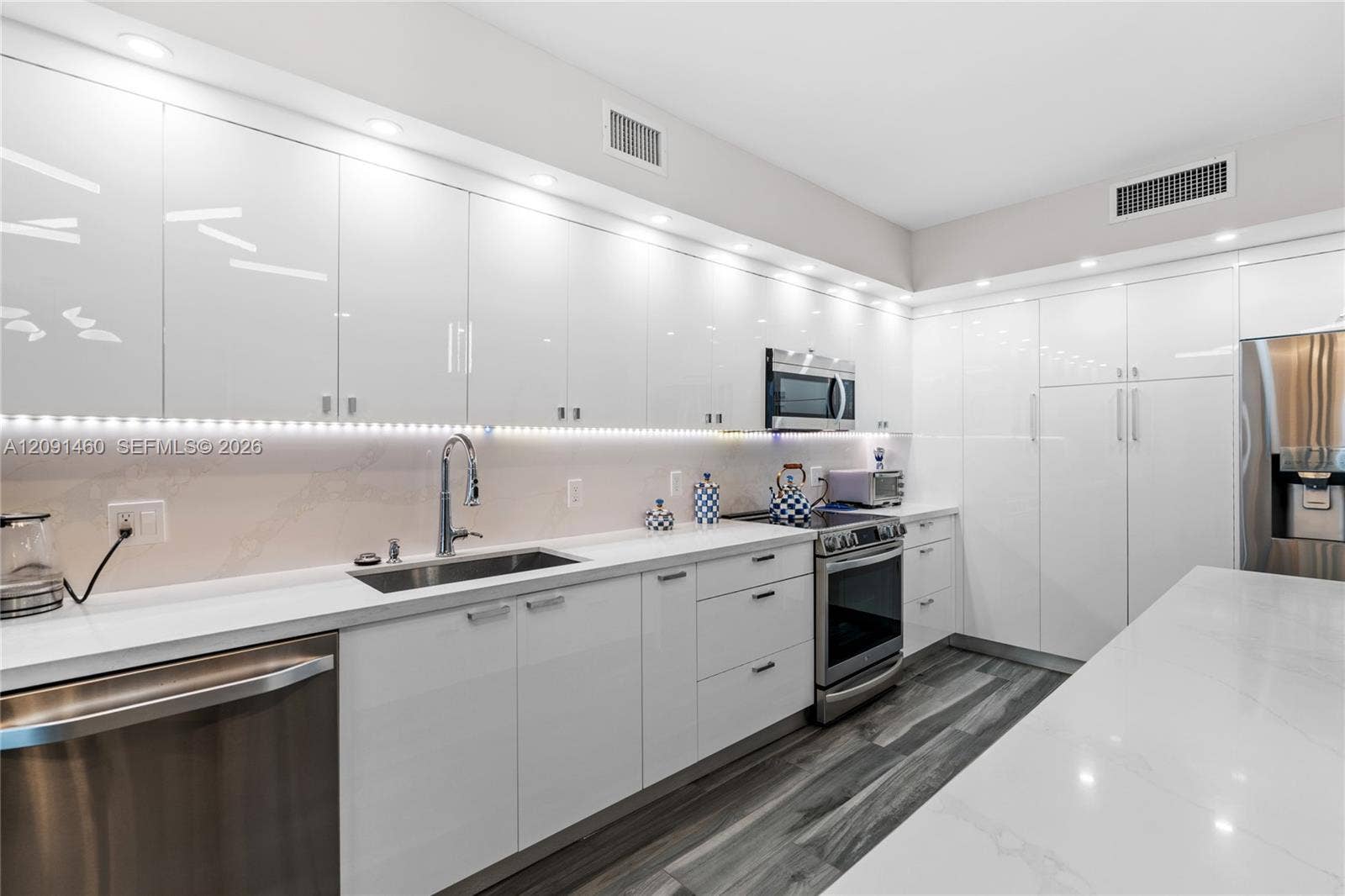 17555 Atlantic Boulevard, #UPH3, Sunny Isles Beach, FL 33160 Photo 34