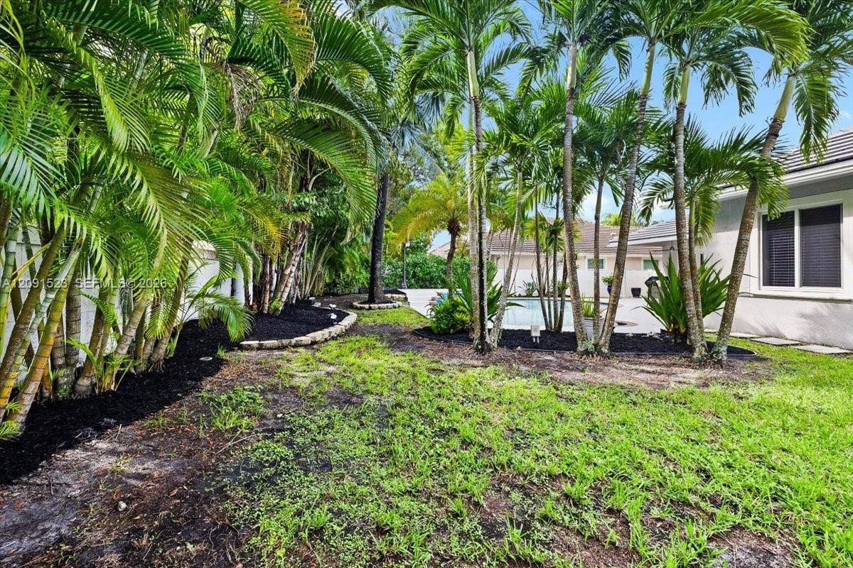 6982 Coronado Way, Pembroke Pines, FL 33331 Spacious Yard