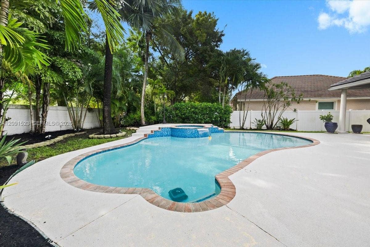 6982 Coronado Way, Pembroke Pines, FL 33331 Spacious Yard