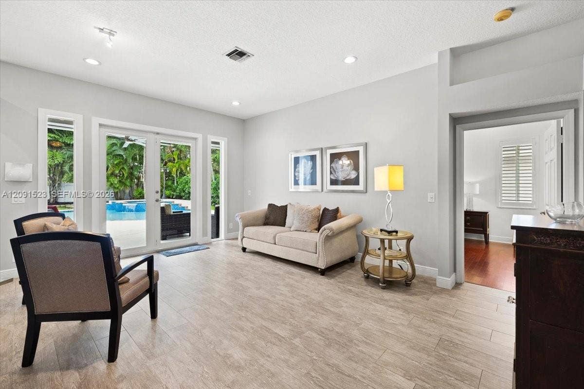 6982 Coronado Way, Pembroke Pines, FL 33331 Updated Floors
