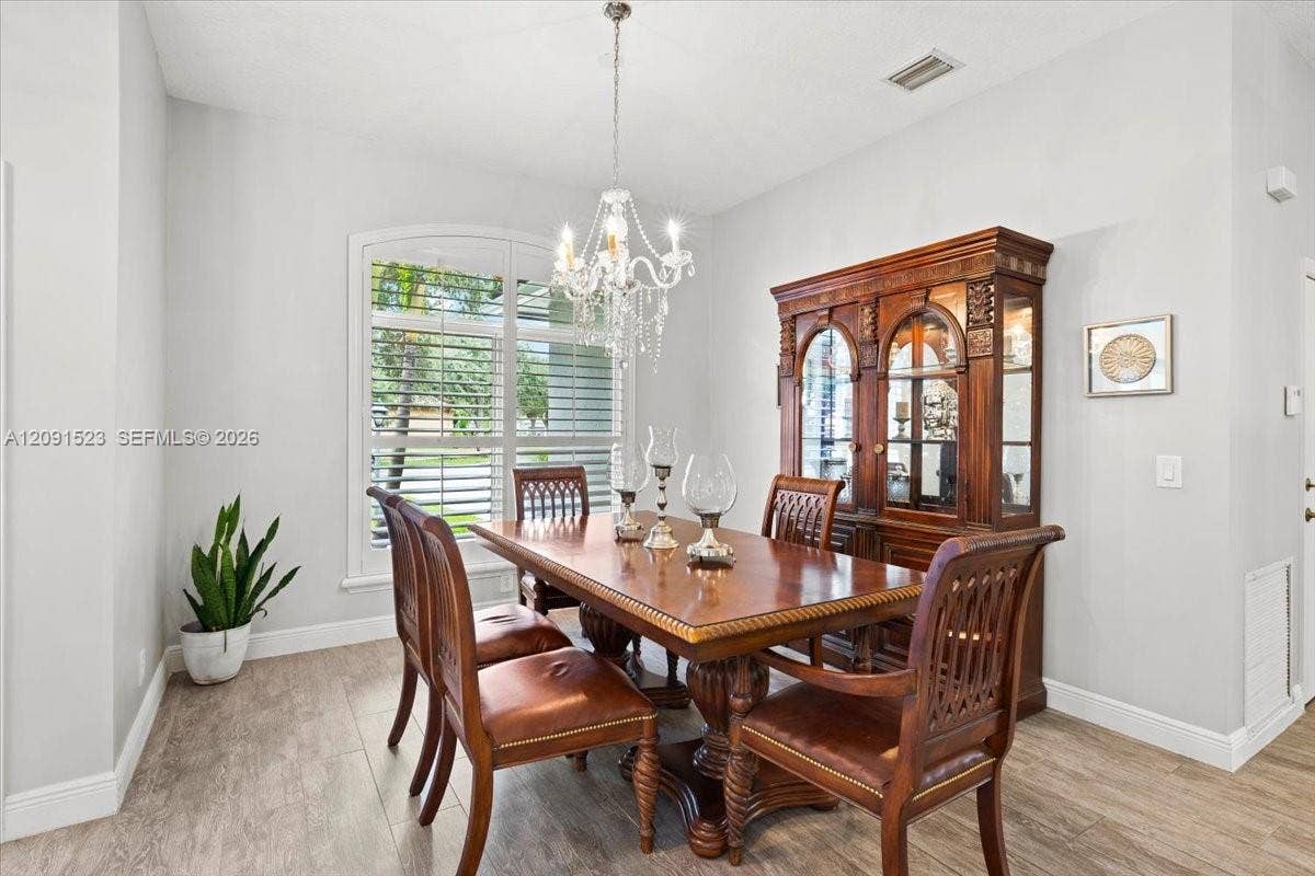 6982 Coronado Way, Pembroke Pines, FL 33331 Bright Dinning Room