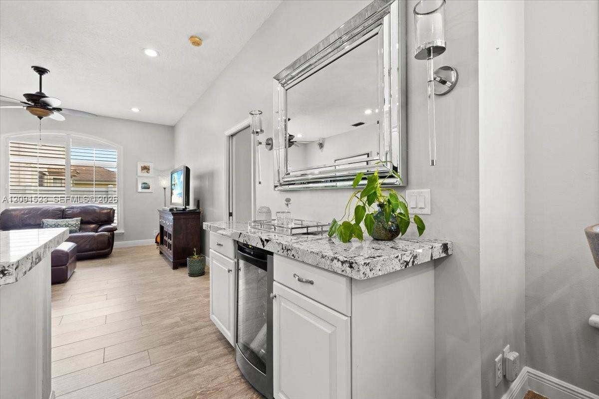 6982 Coronado Way, Pembroke Pines, FL 33331 Wine Cooler/Coffee Bar