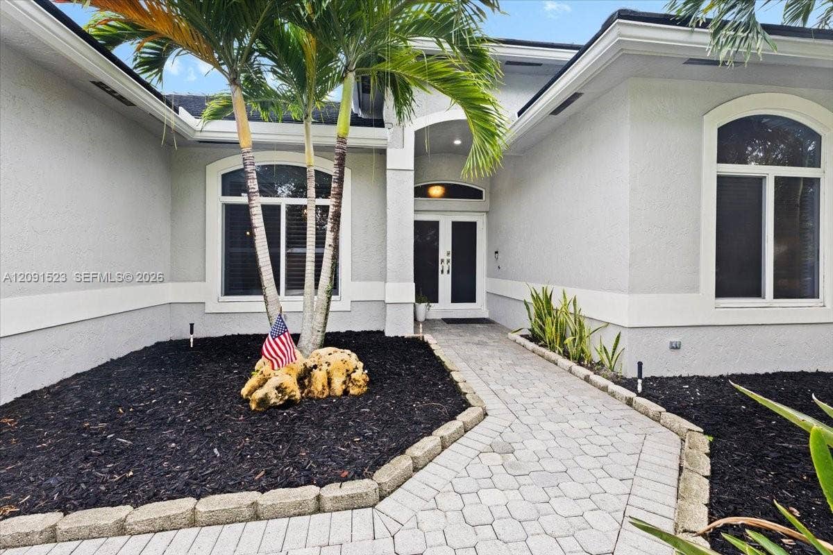 6982 Coronado Way, Pembroke Pines, FL 33331 Freshly Painted