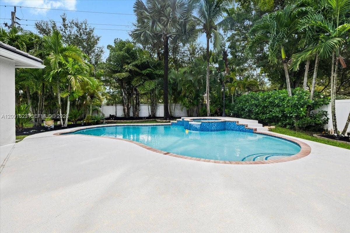 6982 Coronado Way, Pembroke Pines, FL 33331 Spacious Deck