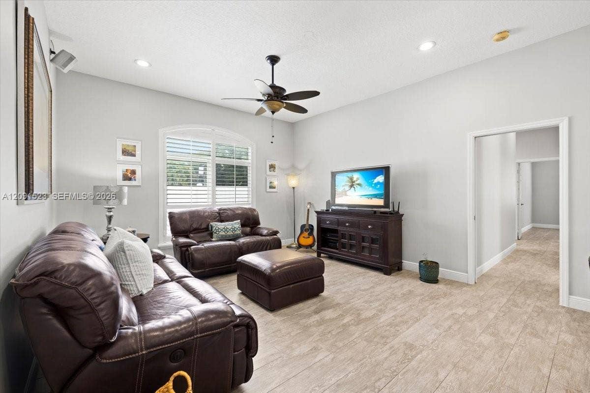 6982 Coronado Way, Pembroke Pines, FL 33331 Photo 32