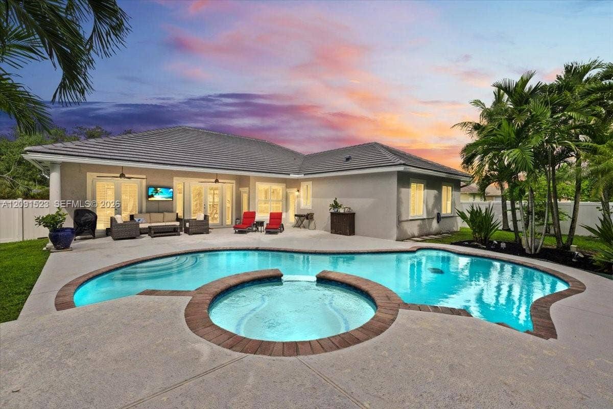6982 Coronado Way, Pembroke Pines, FL 33331 Photo 5