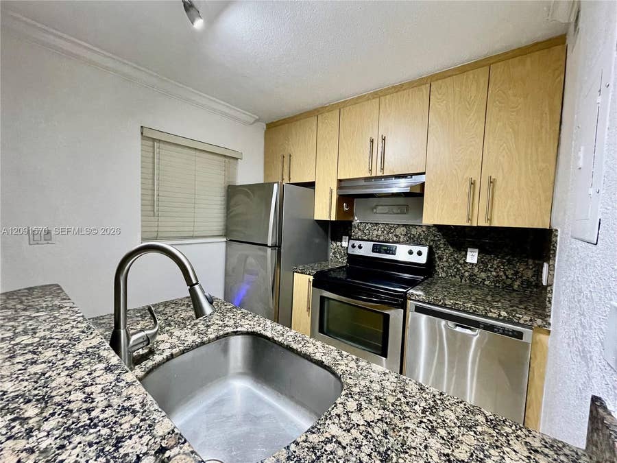 Property photo for 811 NE 14th Place, #4, Fort Lauderdale, FL