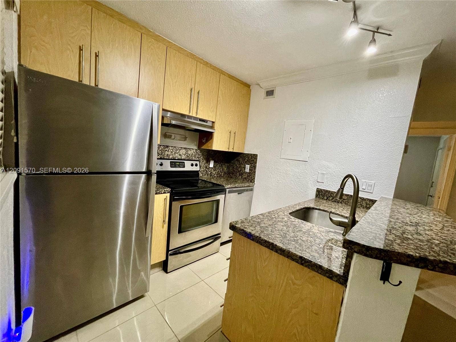 811 NE 14th Place, #4, Fort Lauderdale, FL 33304 Photo 2