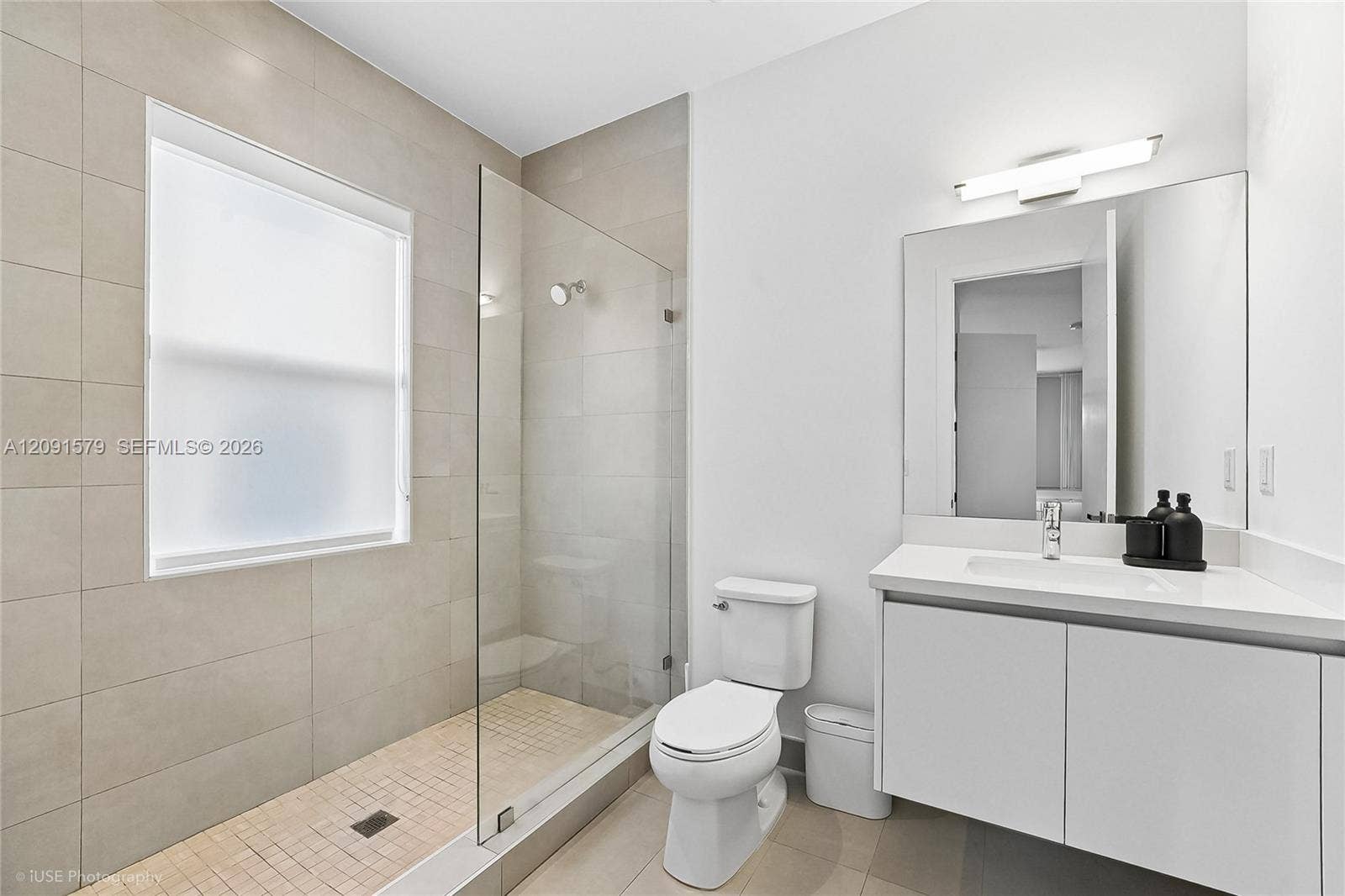 16629 Botaniko Drive, Weston, FL 33326 Bathroom Upstairs