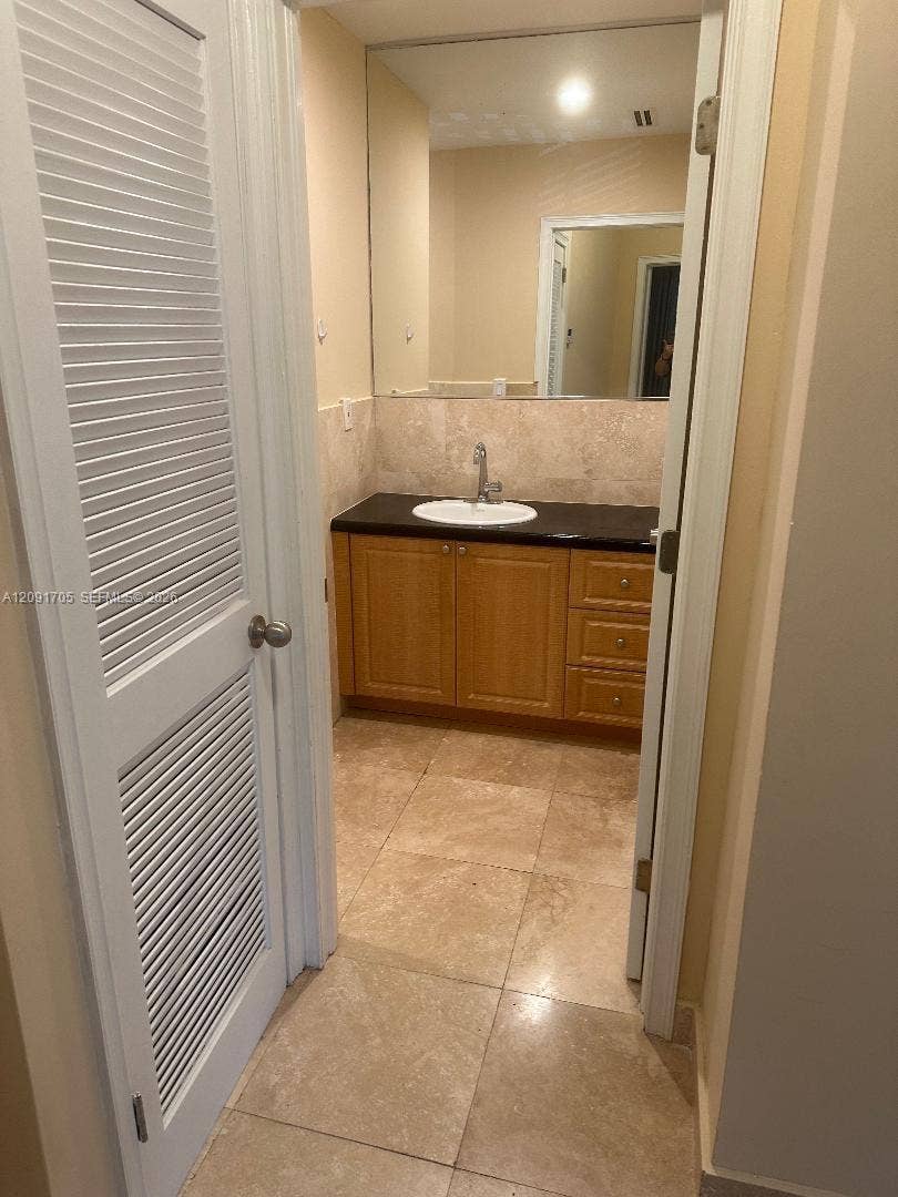 32 Camden Drive, #8, Bal Harbour, Bal Harbour, FL 33154 Photo 11