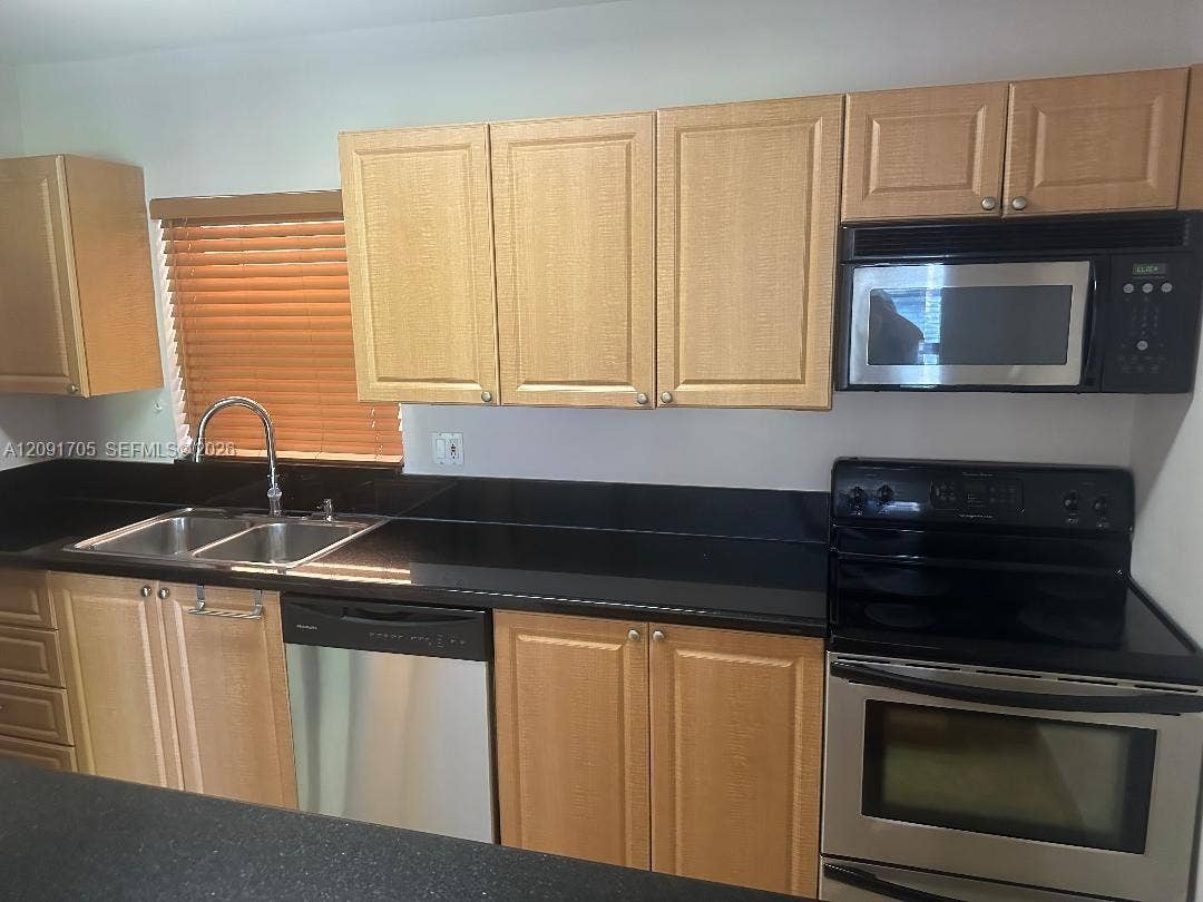 32 Camden Drive, #8, Bal Harbour, Bal Harbour, FL 33154 Photo 7