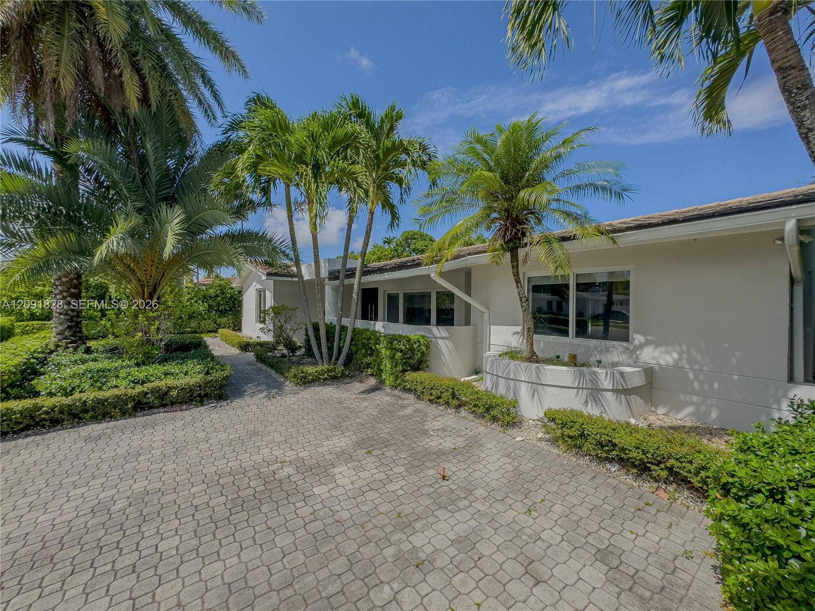 20405 NE 22nd Place, Miami, FL 33180 Photo 2