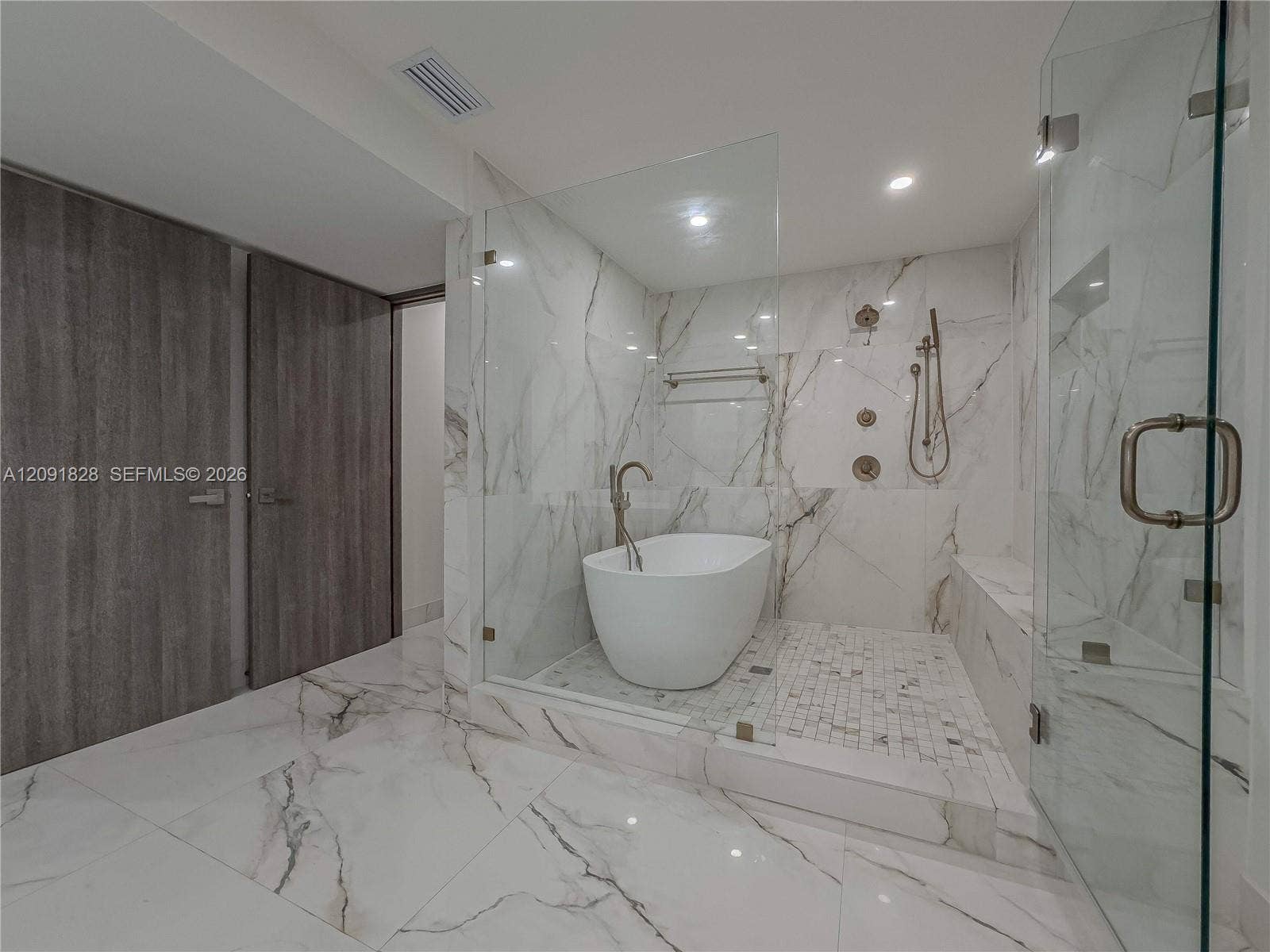 20405 NE 22nd Place, Miami, FL 33180 Photo 20