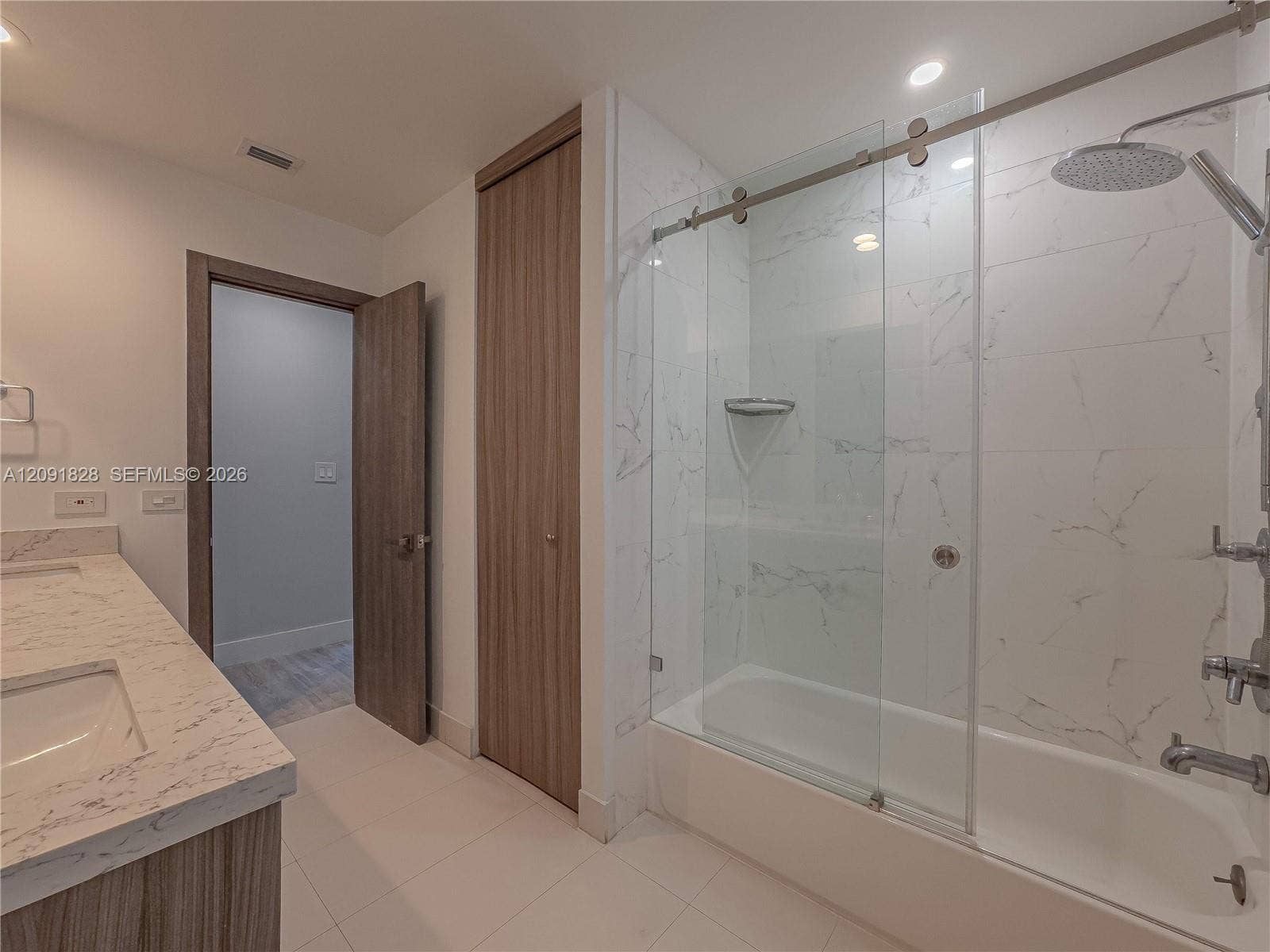 20405 NE 22nd Place, Miami, FL 33180 Photo 16