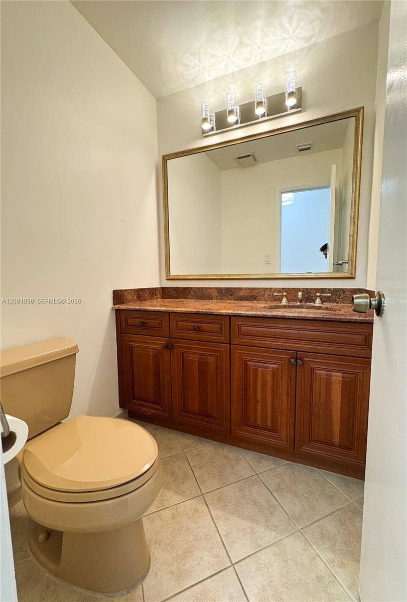 76 Ivy Road, Hollywood, FL 33021 Powder room