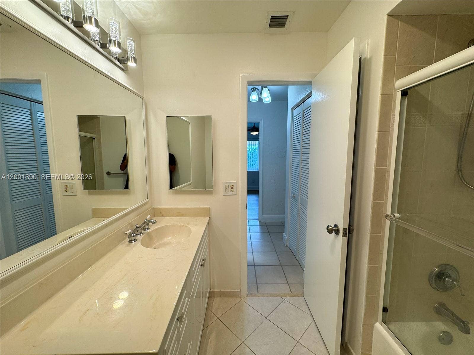 76 Ivy Road, Hollywood, FL 33021 Guset Bathroom