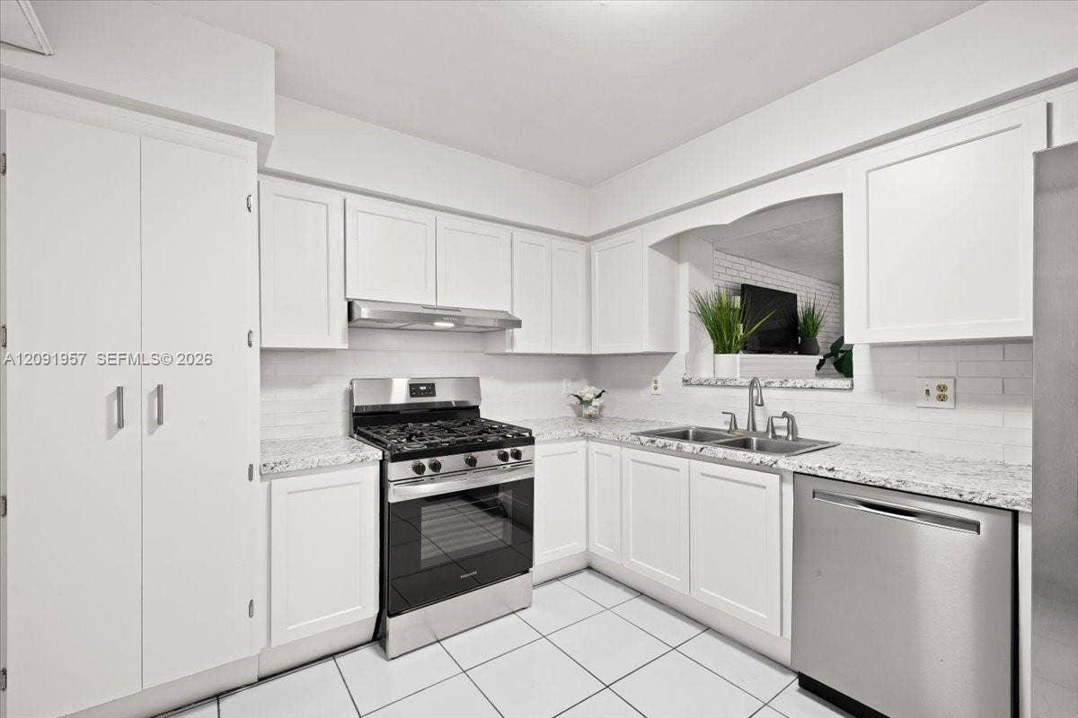 401 SW 72nd Avenue, Pembroke Pines, FL 33023 Photo 3