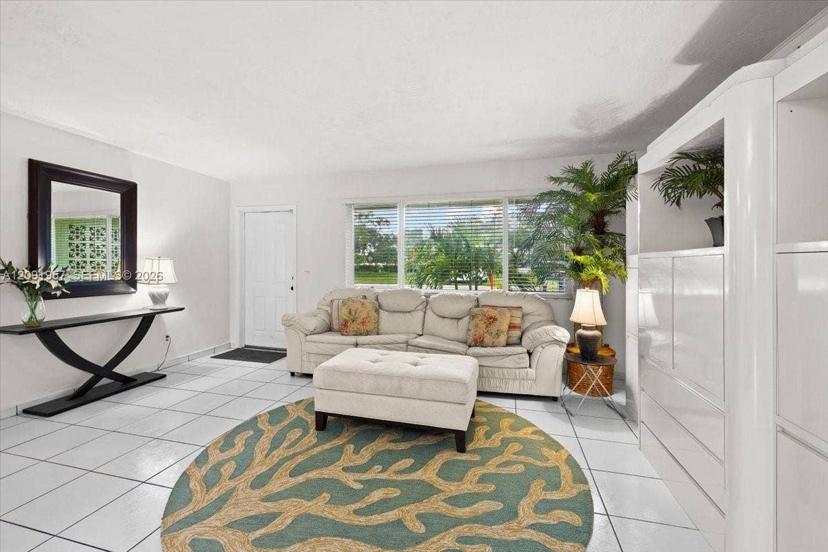 401 SW 72nd Avenue, Pembroke Pines, FL 33023 Photo 2