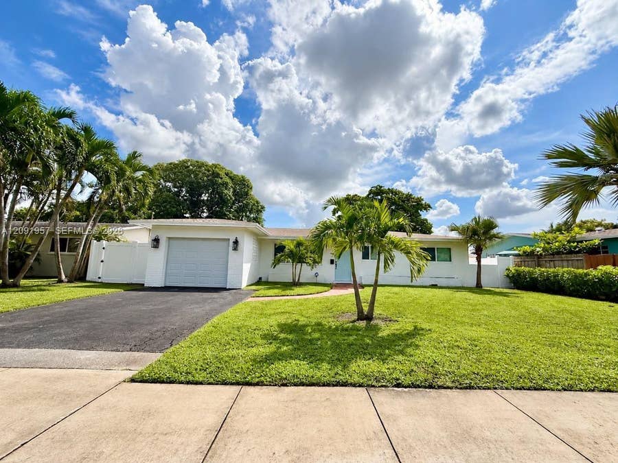 Property photo for 401 SW 72nd Avenue, Pembroke Pines, FL