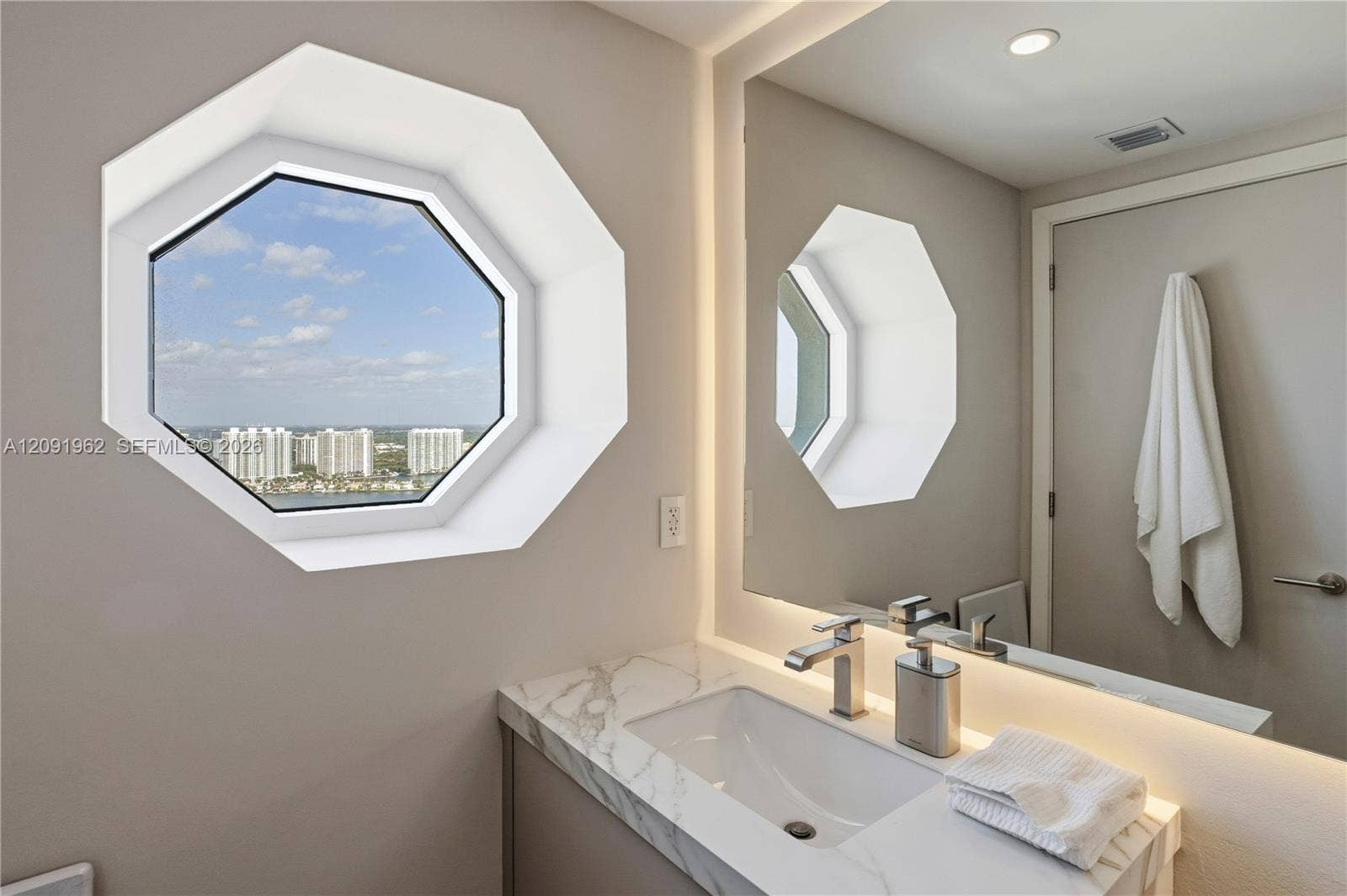 17875 Collins Avenue, #3906, Sunny Isles Beach, Sunny Isles Beach, FL 33160 Photo 30