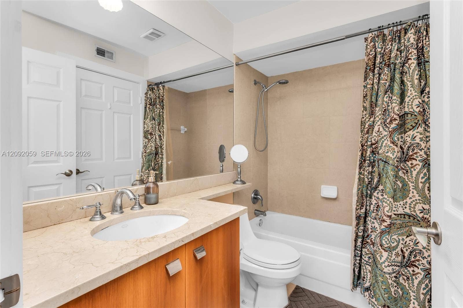 2nd Bathroom with Jack & Jill entrances: ensuite from Bdrm or separate door for guests