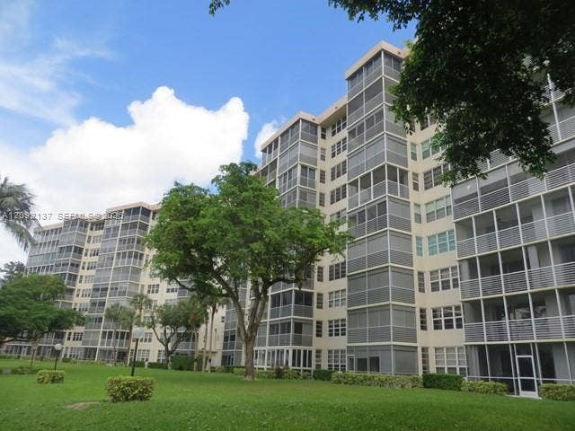 3499 Oaks Way, #708, Pompano Beach, FL 33069 Photo 2