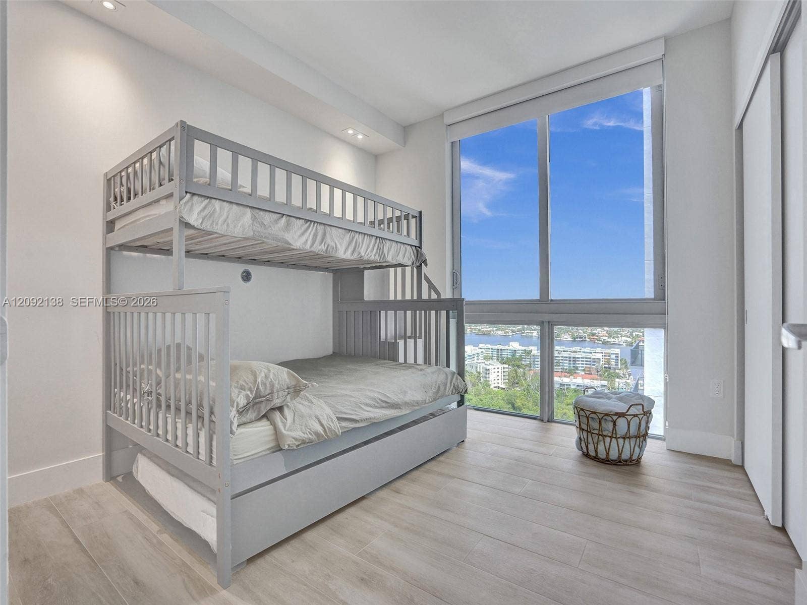 16385 Biscayne Boulevard, #2107, North Miami Beach, FL 33160 Photo 4