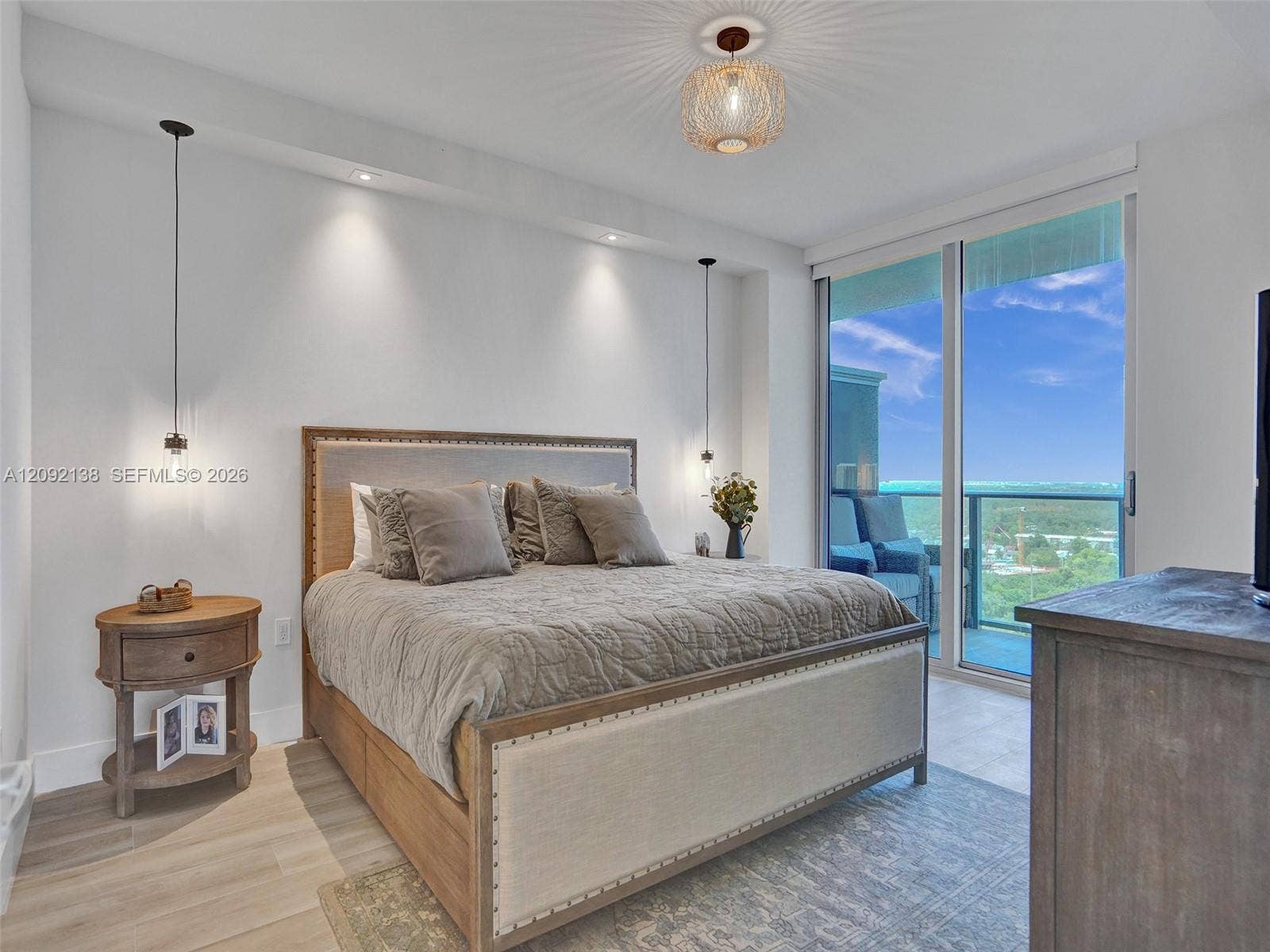 16385 Biscayne Boulevard, #2107, North Miami Beach, FL 33160 Photo 2