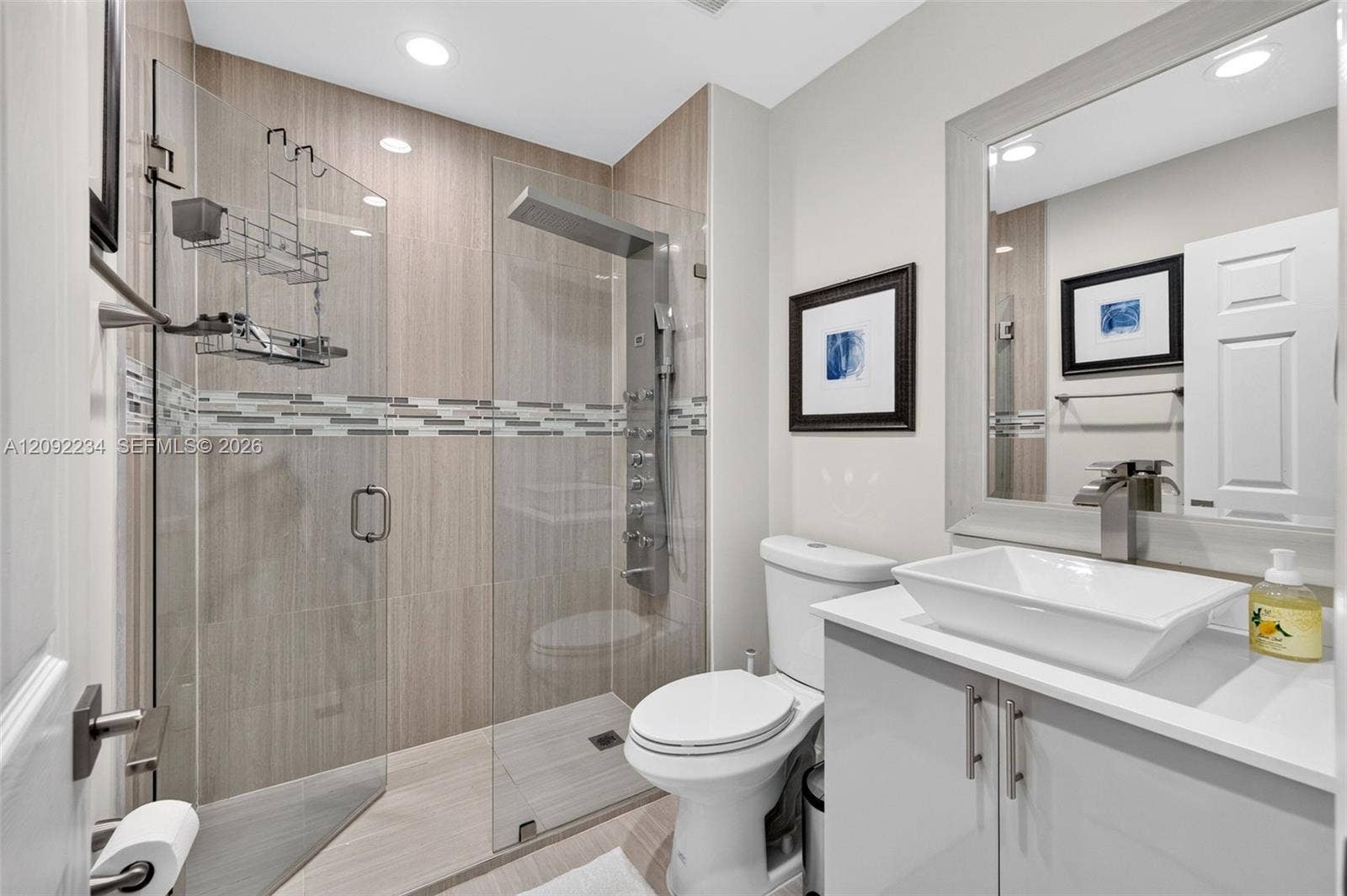 1401 NE 9th Street, #50, Fort Lauderdale, FL 33304 Third Floor Guest Bathroom Has a Sophisticated Heavy Frameless Glass Shower Entry
