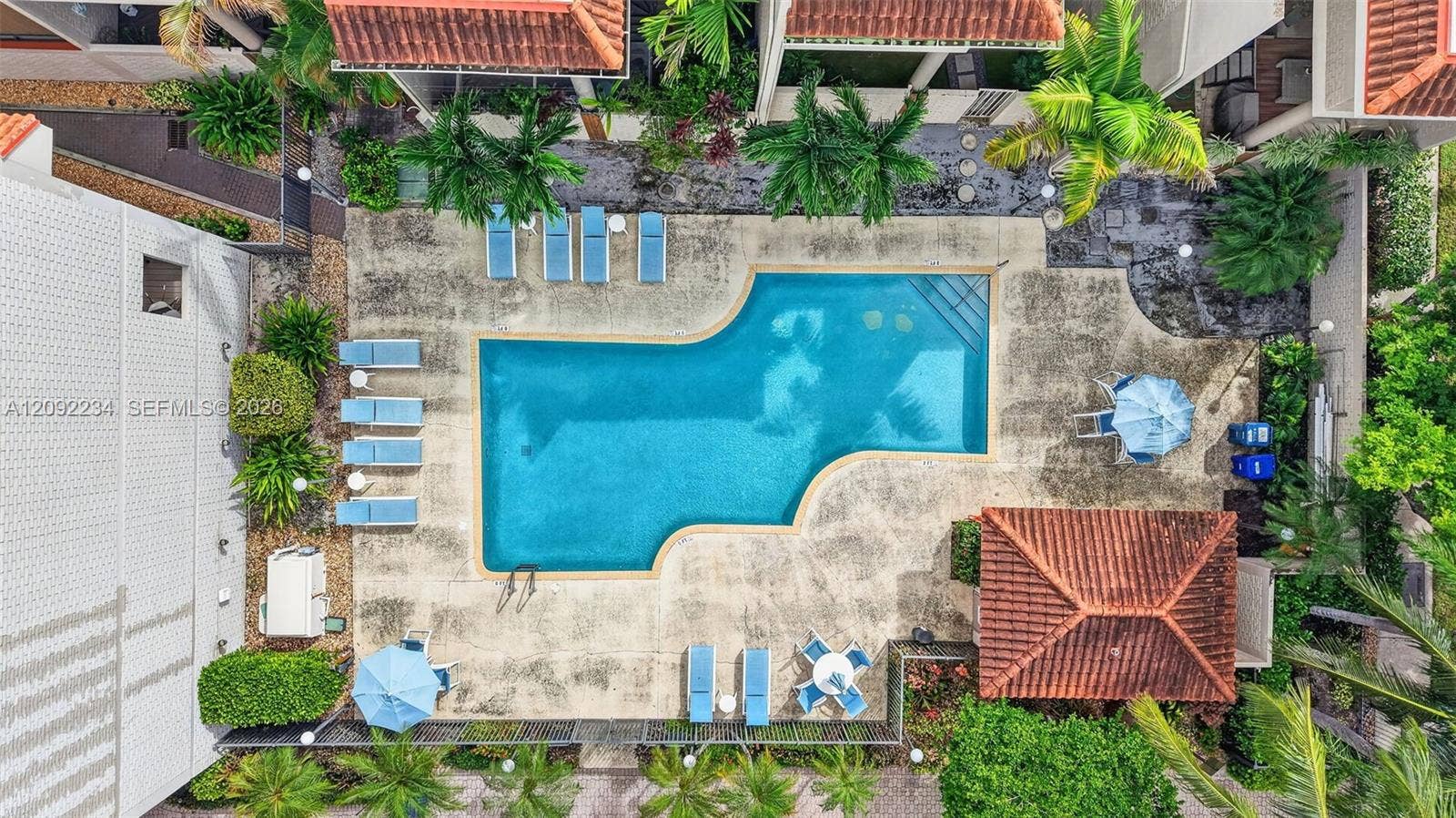 1401 NE 9th Street, #50, Fort Lauderdale, FL 33304 The Community Pool Offers a Serene Respite from the Bustling City Life