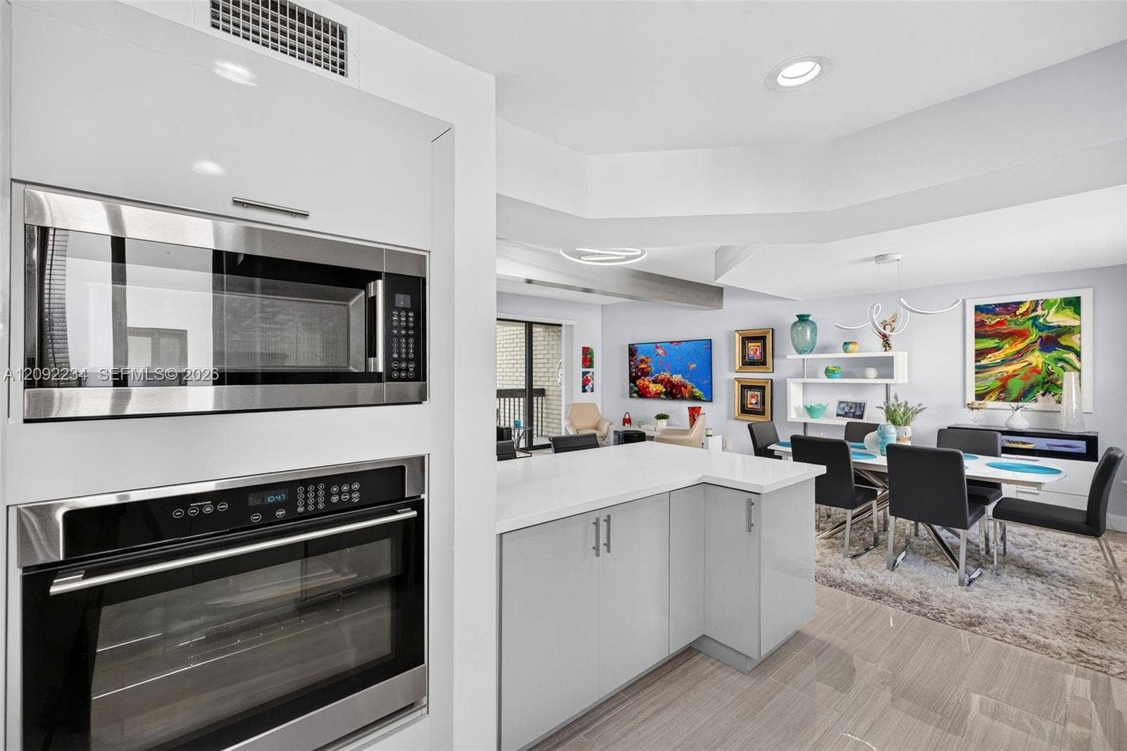 1401 NE 9th Street, #50, Fort Lauderdale, FL 33304 The Stainless Steel Wall Oven Still has the Instruction Manual Inside from New