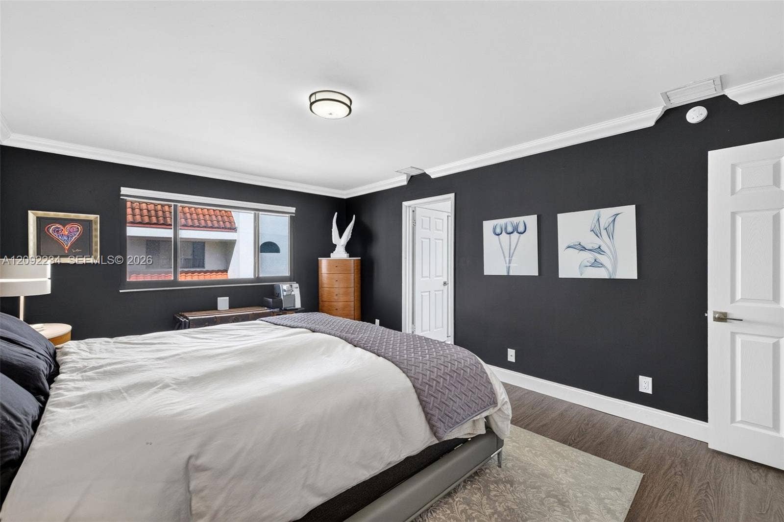 1401 NE 9th Street, #50, Fort Lauderdale, FL 33304 Enter the Luxurious Master Bathroom Directly from the Master Bedroom