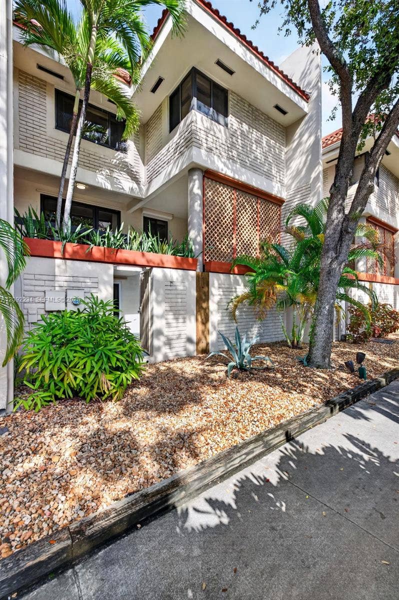 1401 NE 9th Street, #50, Fort Lauderdale, FL 33304 The Back View of the Townhouse Highlights the Beautiful Landscaping Around the Community