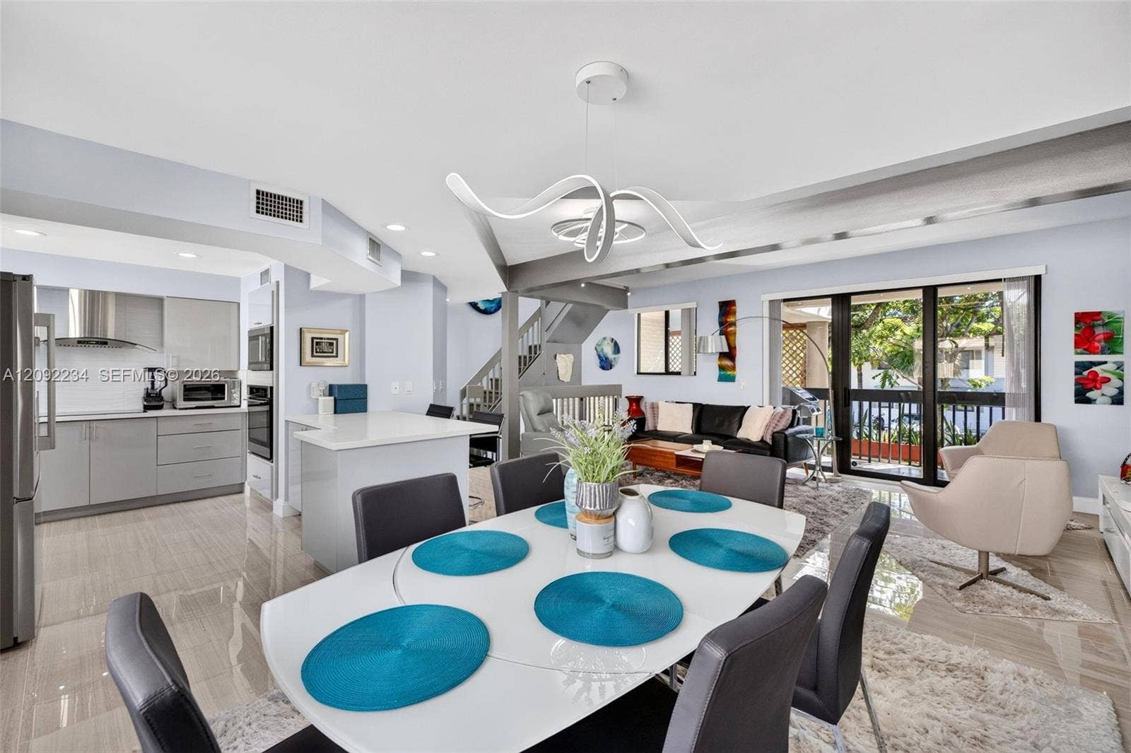 1401 NE 9th Street, #50, Fort Lauderdale, FL 33304 Perfect Open Floor Plan for Entertaining