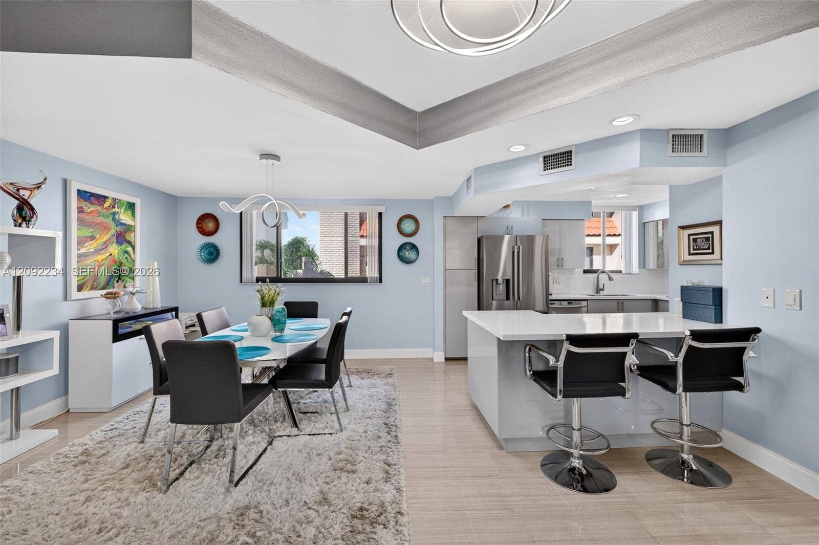 1401 NE 9th Street, #50, Fort Lauderdale, FL 33304 Plenty of Open Floor Space for a Dining Room Table