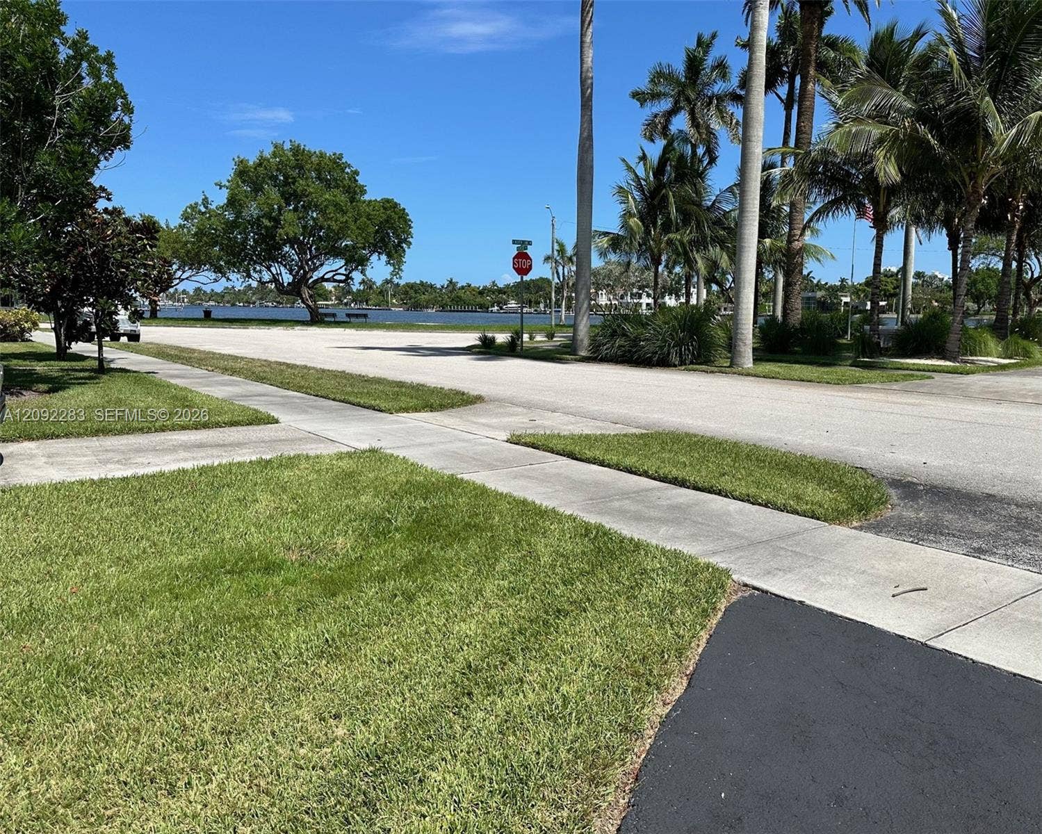 1235 Pierce Street, Hollywood, FL 33019 Photo 2