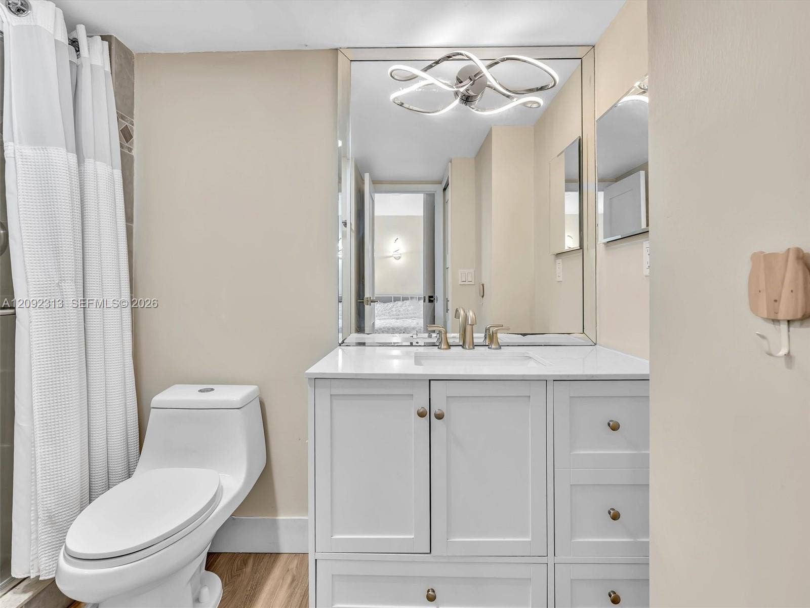 20301 W Country Club Drive, #622, Aventura, FL 33180 Second Bathroom