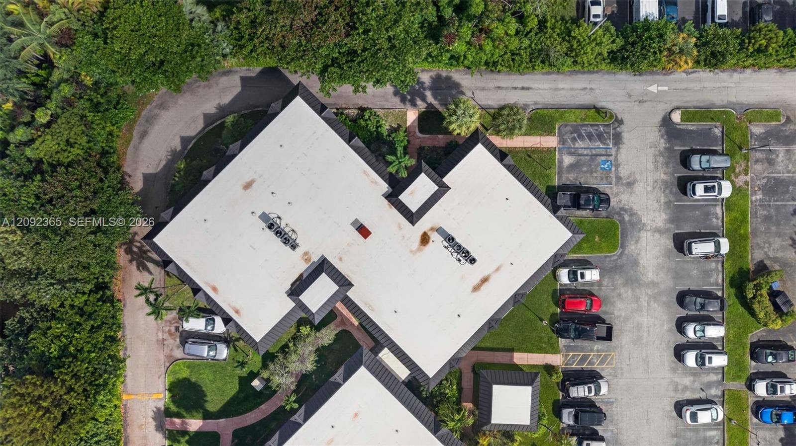 9356 SW 77th Avenue, #J7, Miami, FL 33156 Lots of parking