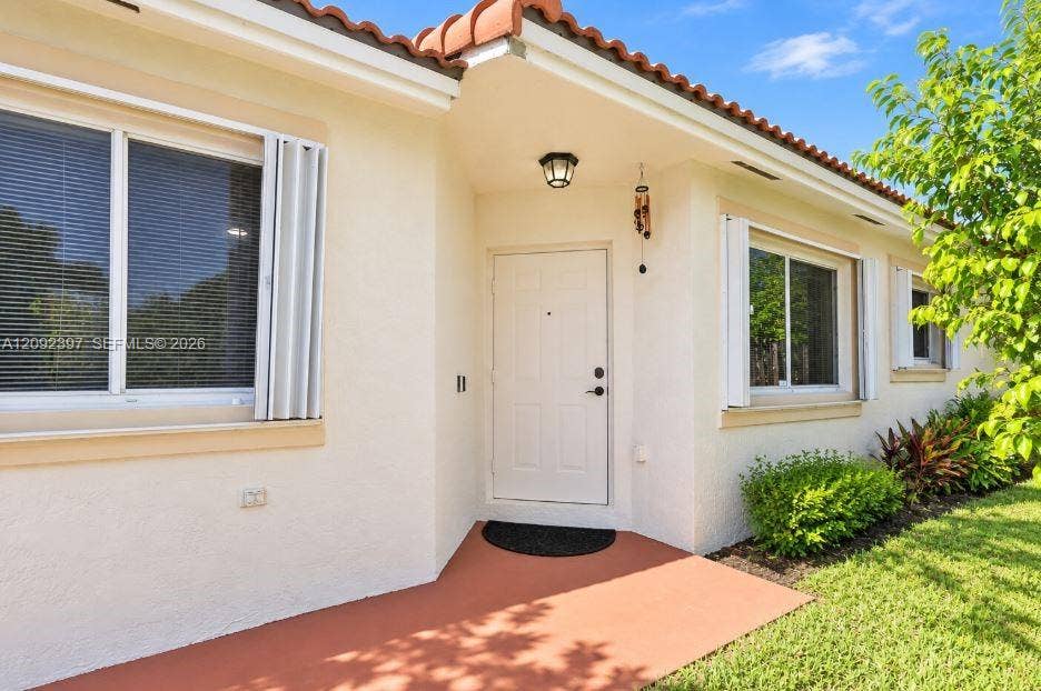 127 Danielle Court, Weston, FL 33326 Photo 2