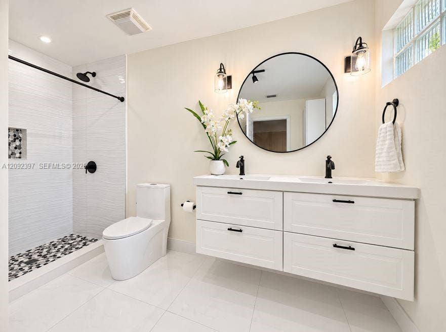 127 Danielle Court, Weston, FL 33326 Existing Master Bathroom