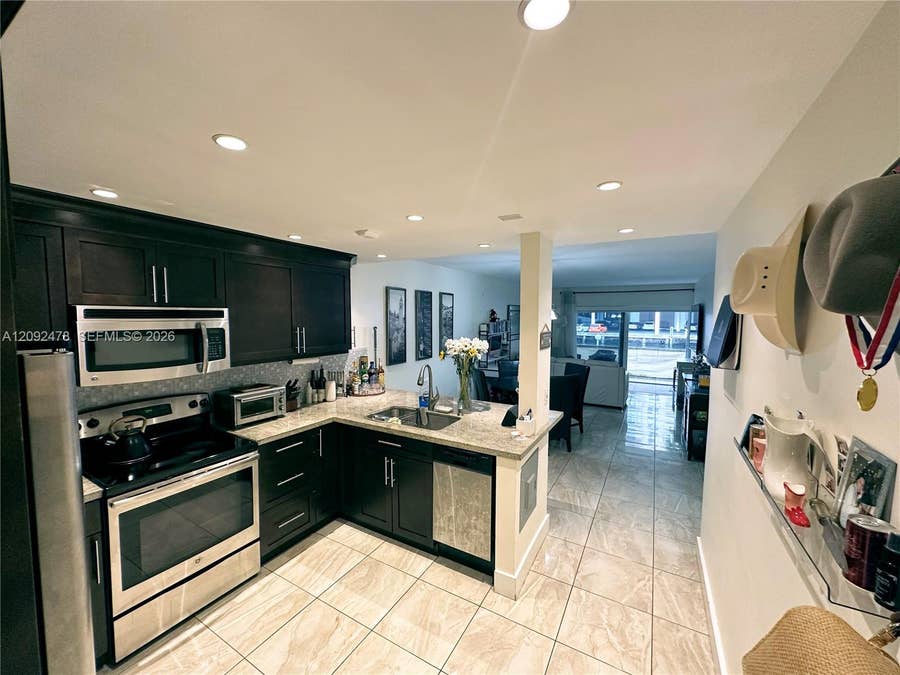Property photo for 450 Paradise Isle Boulevard, #102, Hallandale Beach, FL