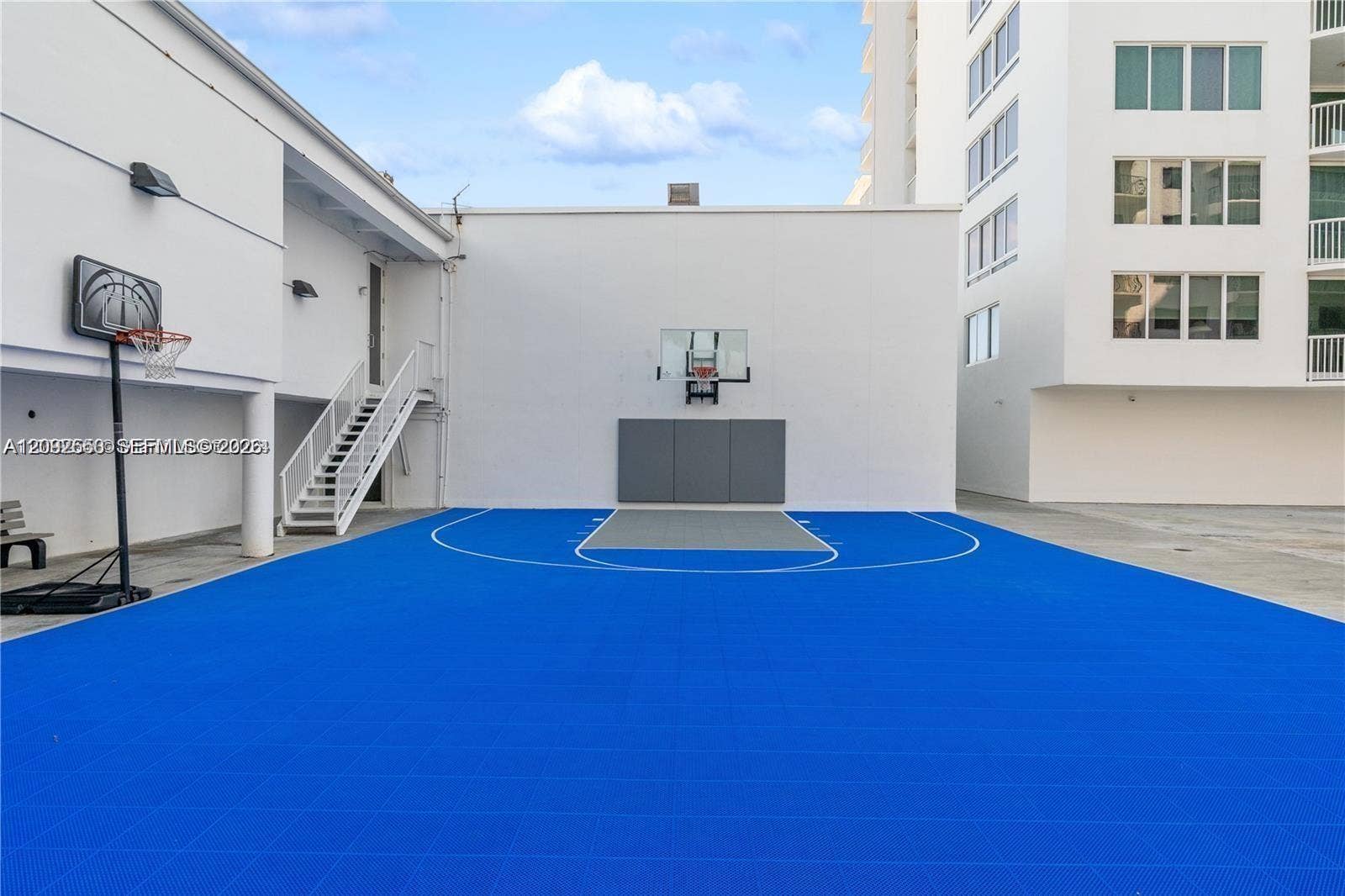 5401 E Collins Avenue, #601, Miami Beach, FL 33140 Basquetball