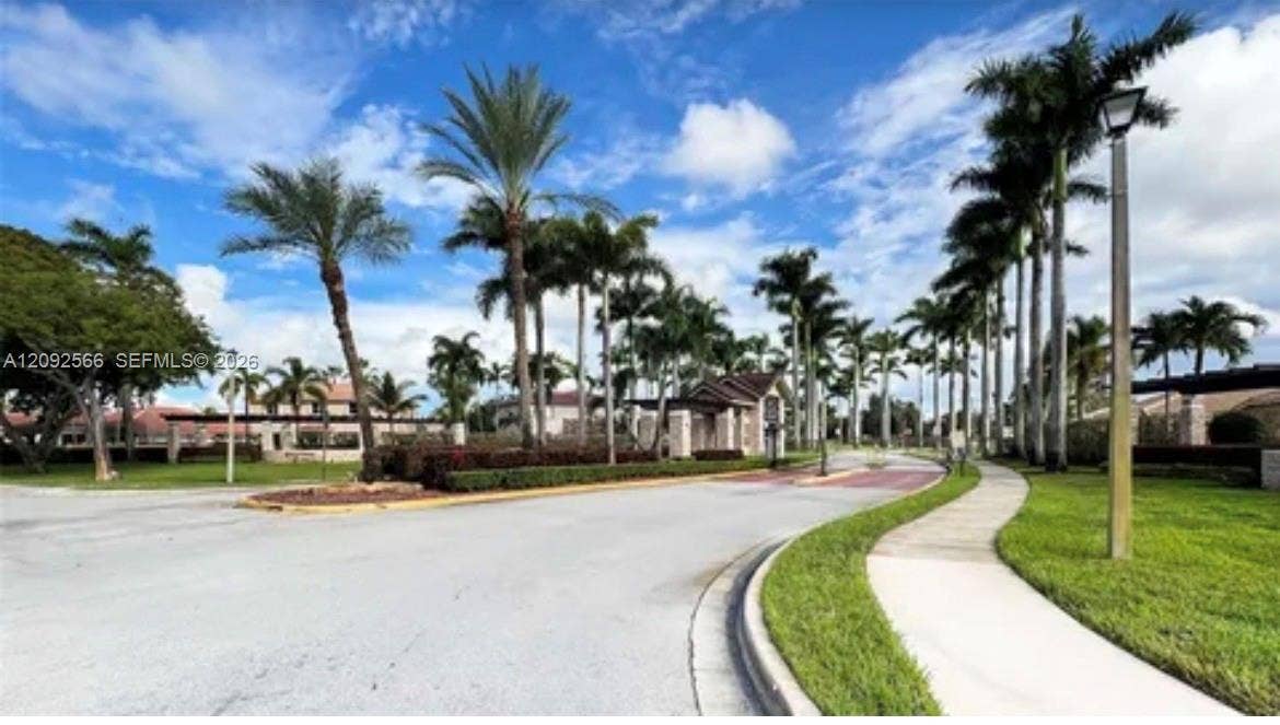 14015 N Forest Oak Circle, Davie, FL 33325 Photo 3