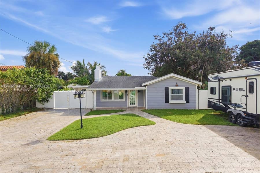 Property photo for 4716 SW 34th Terrace, Fort Lauderdale, FL