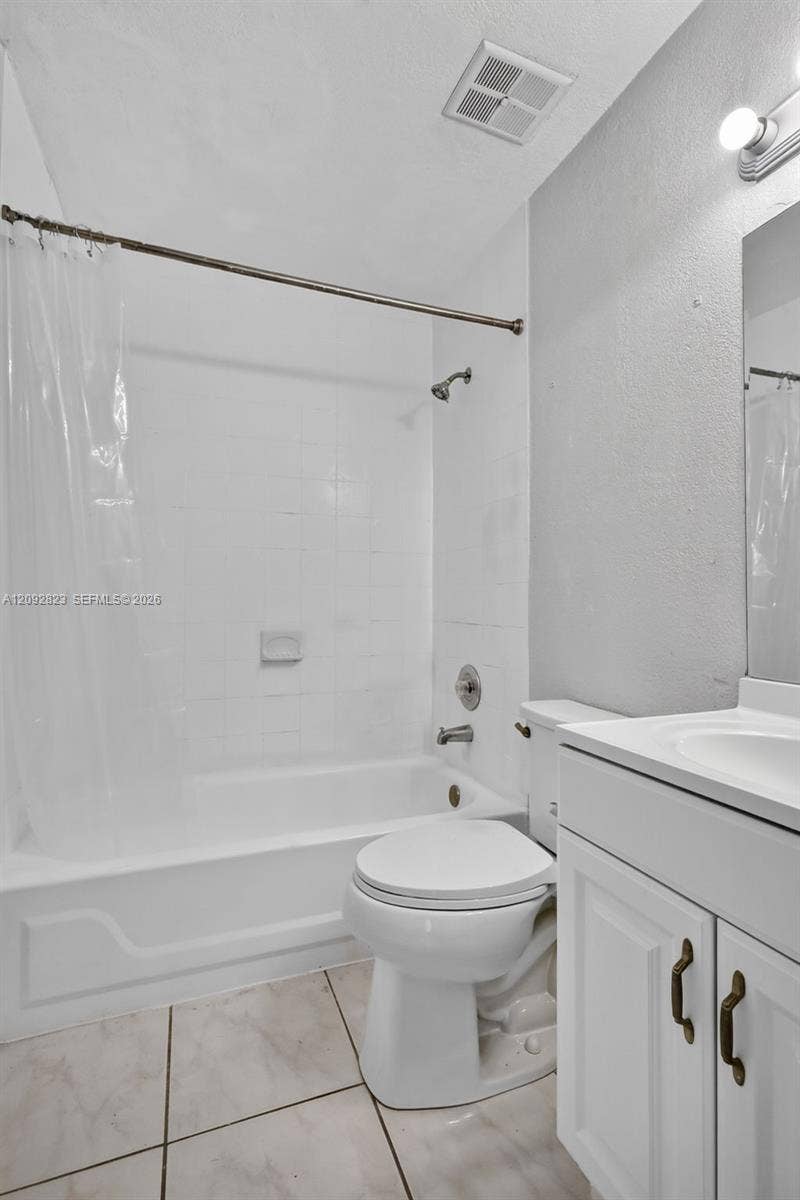 275 W 68th Street, #106, Hialeah, FL 33014 Photo 4