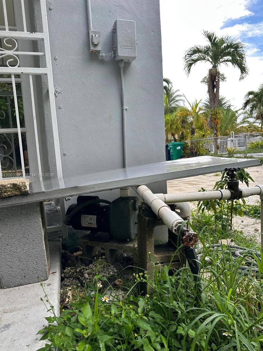 11610 SW 181st Street, Miami, FL 33157 well pump sprinklers