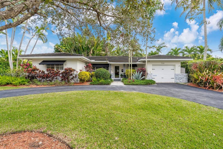 Property photo for 700 Vilabella Avenue, Coral Gables, FL