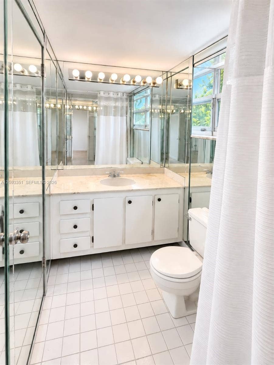712 NE 26th Avenue, Hallandale Beach, FL 33009 second floor