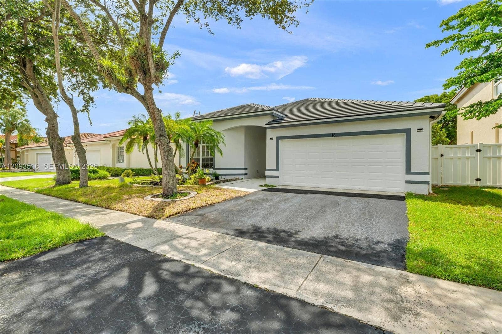 16 Gables Boulevard, Weston, FL 33326 Photo 3